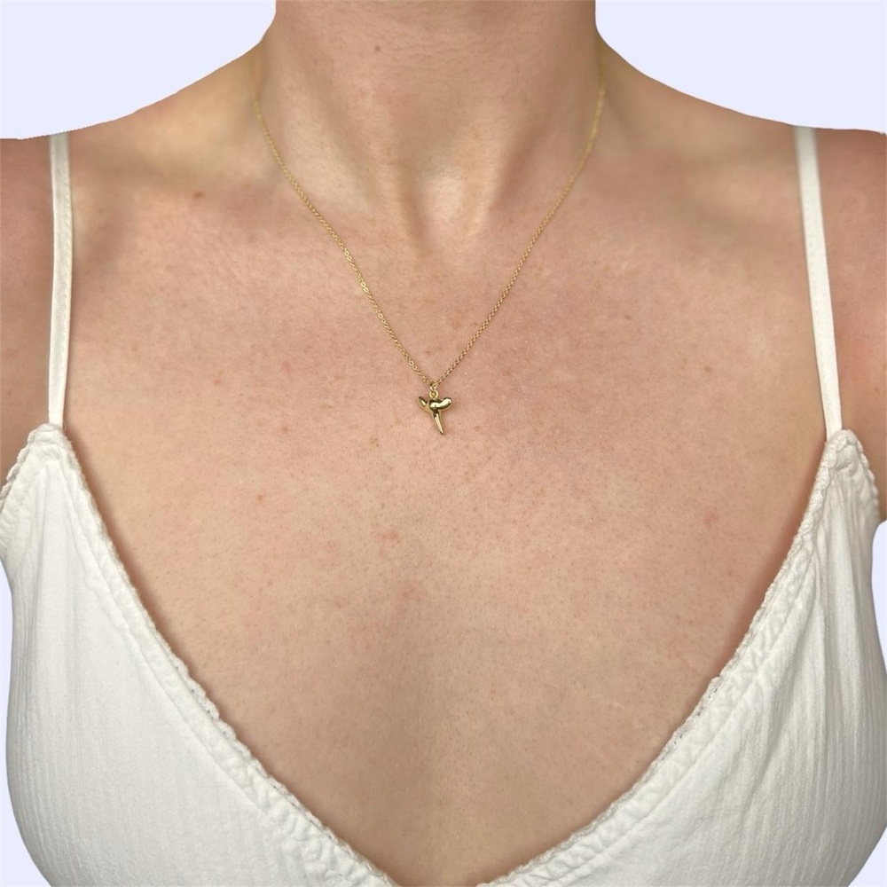 14k Gold Filled Dainty Sharks Tooth Pendant Necklace
